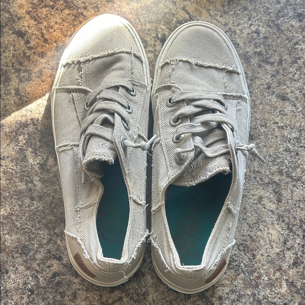 Blowfish Frayed Canvas Lace-Up Sneakers in Light Gray